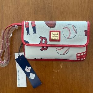 NWT: limited edition Dooney & Bourke Red Sox London wristlet